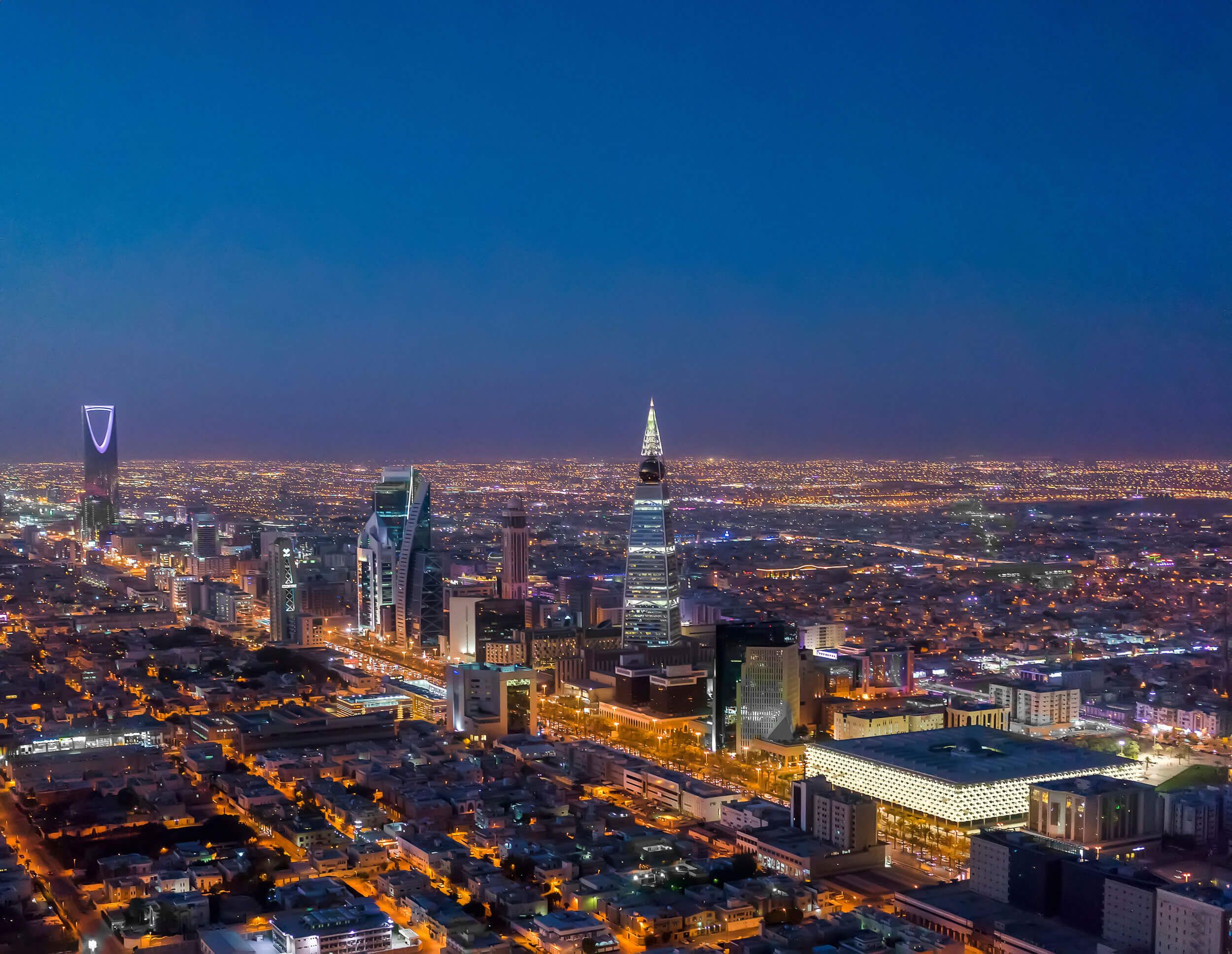 Королевский центр с видом на город эр-рияд саудовская аравия. Королевский центр с видом на город эр-рияд саудовская аравия. Riyadh apex. Riyadh саудовская аравия. Башня эр рияд.